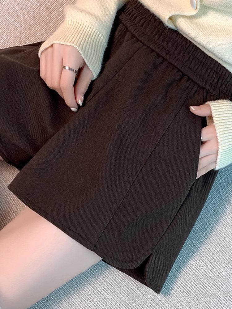 Women s Black High-Waist Woolen A-Line Wide-Leg Shorts - Autumn/Winter Casual Wear 4XL
Women s Black High-Waist Woolen A-Line Wide-Leg Shorts - Autumn/Winter Casual Wear 4XL