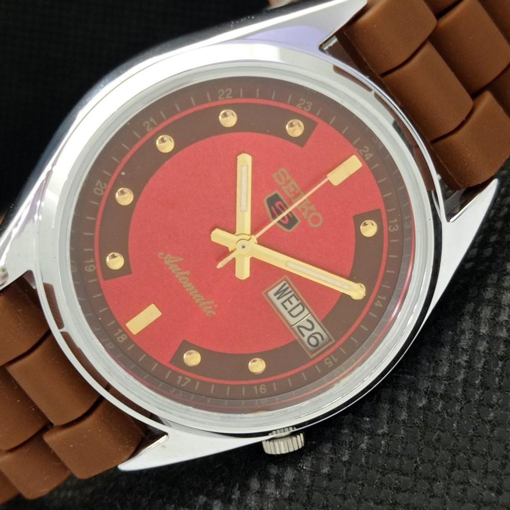 REFURBISHED VINTAGE SEIKO 5 AUTOMATIC JAPAN MENS D/D RED WATCH 593a-a311241-2 SKU593a-a311241
REFURBISHED VINTAGE SEIKO 5 AUTOMATIC JAPAN MENS D/D RED WATCH 593a-a311241-2 SKU593a-a311241