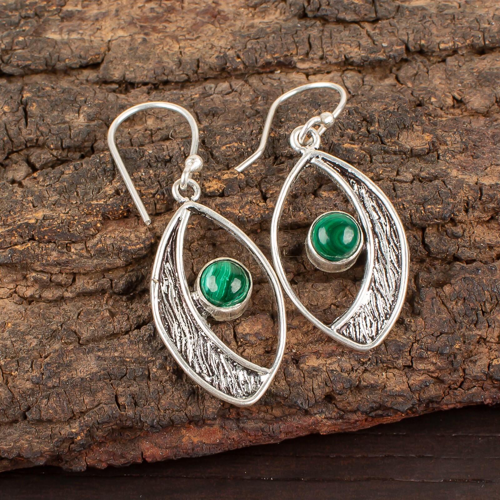 Malachite Gemstone 925 Sterling Silver Jewelry Handmade Wedding Earrings 1.60 EE-61-21
Malachite Gemstone 925 Sterling Silver Jewelry Handmade Wedding Earrings 1.60 EE-61-21