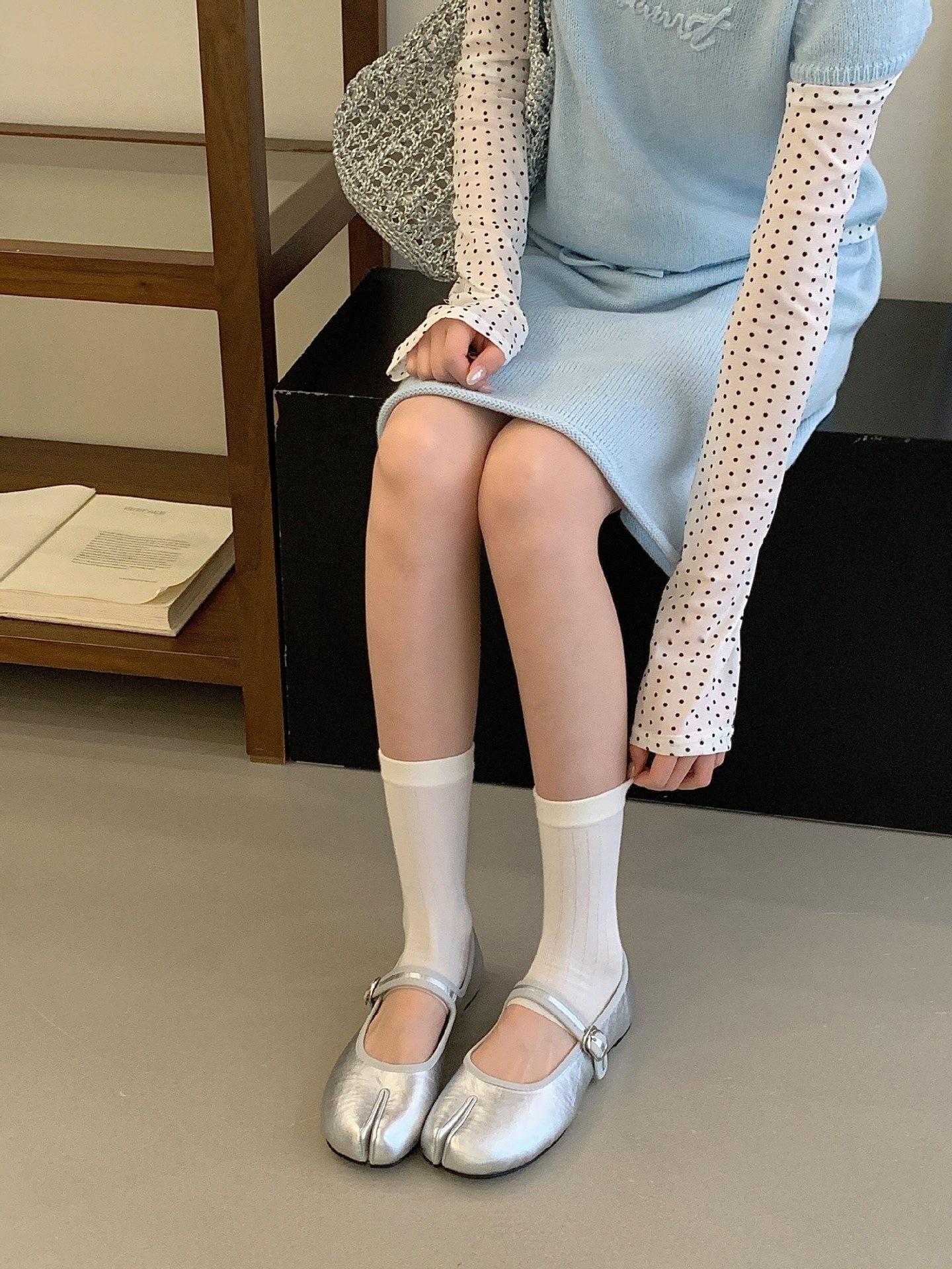 Spring And Summer One-Word Buckle Split-Toe Shoes Dopamine Flat-Soled Single Shoes Fashion Casual Shoes 39
Spring And Summer One-Word Buckle Split-Toe Shoes Dopamine Flat-Soled Single Shoes Fashion Casual Shoes 39