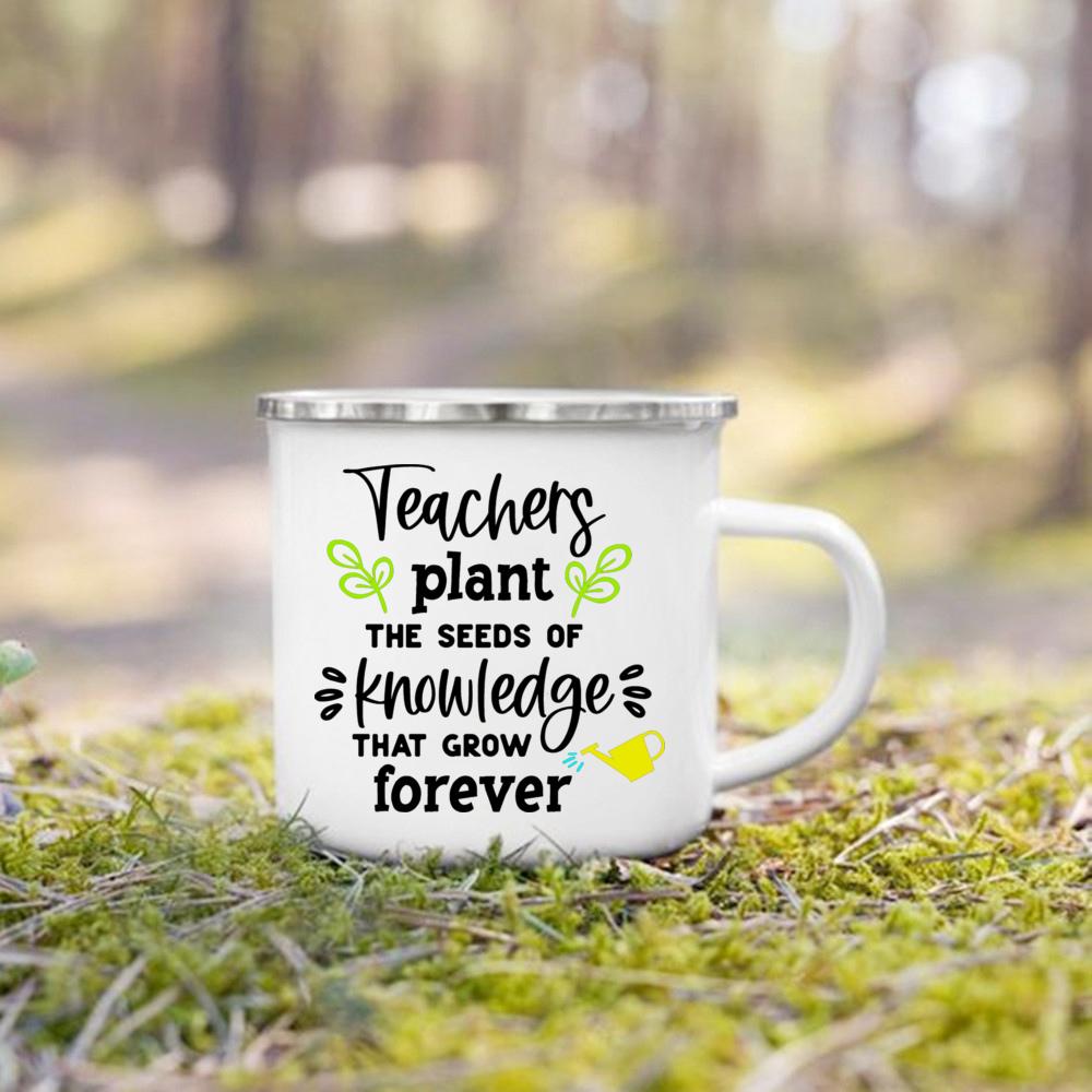 Знания учителя печатные кружки для кофе эмалированная чашка для питья ручка чашка для завтрака десерт простая офисная кружка для воды подарки на день учителя
Знания учителя печатные кружки для кофе эмалированная чашка для питья ручка чашка для завтрака десерт простая офисная кружка для воды подарки на день учителя