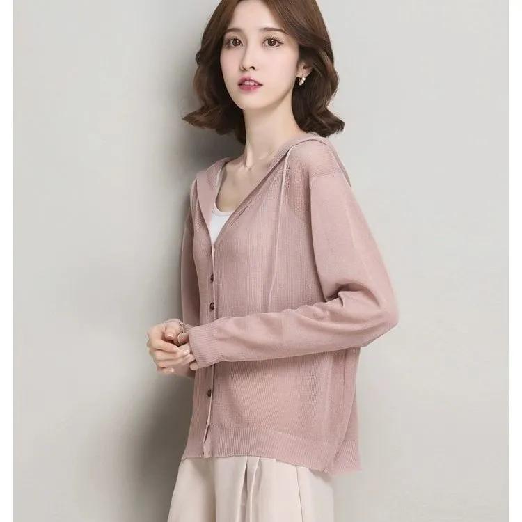 Жіночий весняно-літній однотонний в язаний кардиган з капюшоном вільного крою з крижаного шовку, куртка для захисту від сонця XXS рожевий
Жіночий весняно-літній однотонний в язаний кардиган з капюшоном вільного крою з крижаного шовку, куртка для захисту від сонця XXS рожевий