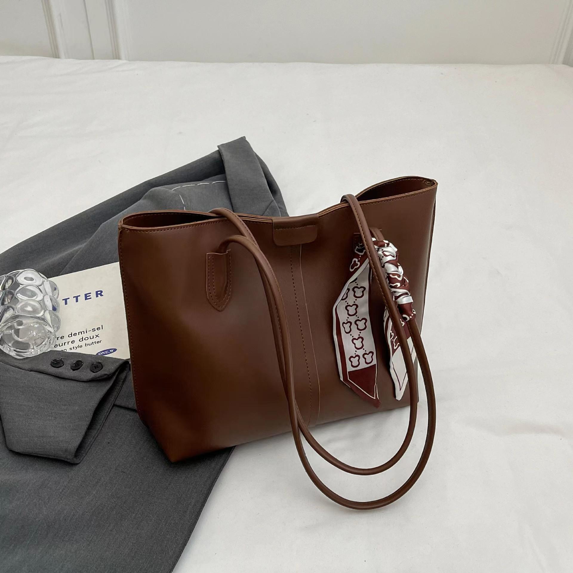 Большая вместительная женская сумка-тоут Class Commute Simple Fashion High Texture Shoulder Tote Bag коричневый
Большая вместительная женская сумка-тоут Class Commute Simple Fashion High Texture Shoulder Tote Bag коричневый