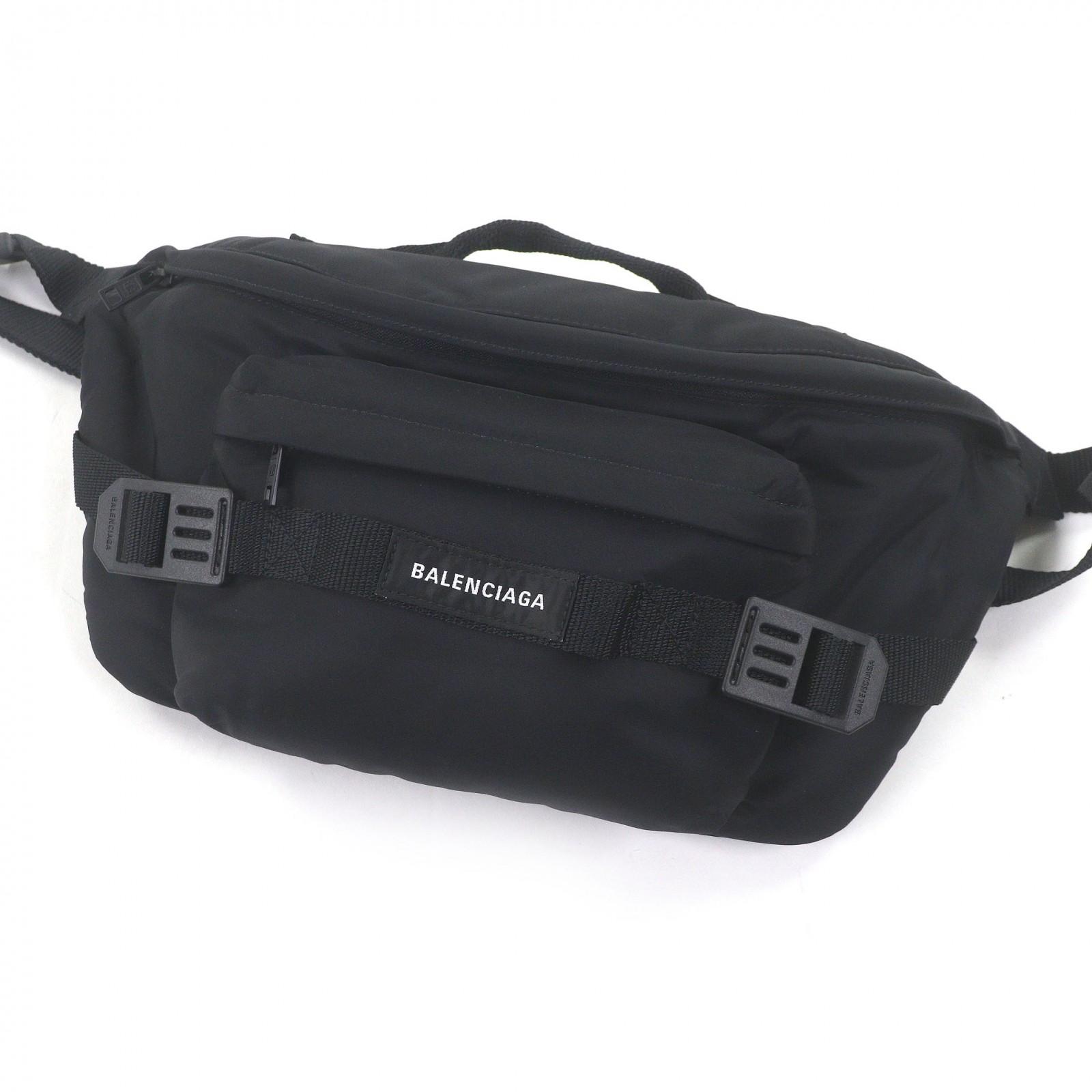 Чудова сумка BALENCIAGA на одне плече Kingdom Belt Pack Велика чорна Вживана
Чудова сумка BALENCIAGA на одне плече Kingdom Belt Pack Велика чорна Вживана