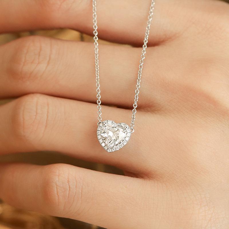 Hui Zhiyi 2023 Heart Pendant Necklace: 925 Sterling Silver with High Carbon Diamond, Elegant European & American Style 925 Sterling Silver
Hui Zhiyi 2023 Heart Pendant Necklace: 925 Sterling Silver with High Carbon Diamond, Elegant European & American Style 925 Sterling Silver