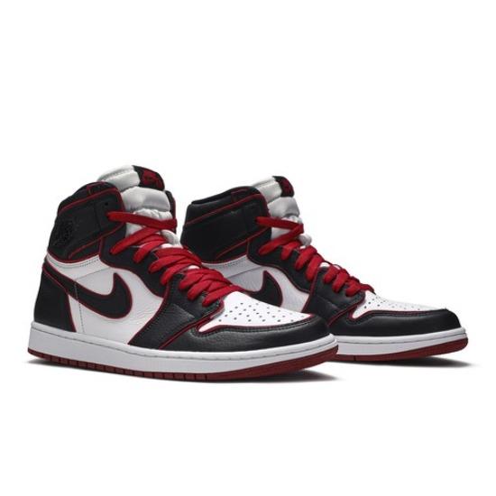 Air Jordan 1 Retro High OG Bloodline 555088-062 EU 43 чорний/червоний
Air Jordan 1 Retro High OG Bloodline 555088-062 EU 43 чорний/червоний