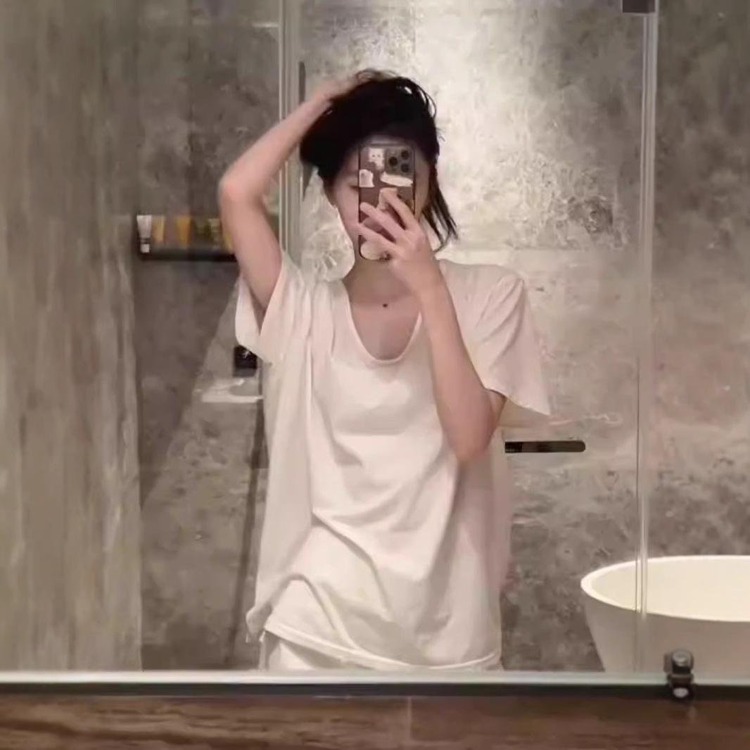 Women s V-Neck White Cotton Short-Sleeve T-Shirt - Sexy Loose Summer Style Medium
Women s V-Neck White Cotton Short-Sleeve T-Shirt - Sexy Loose Summer Style Medium