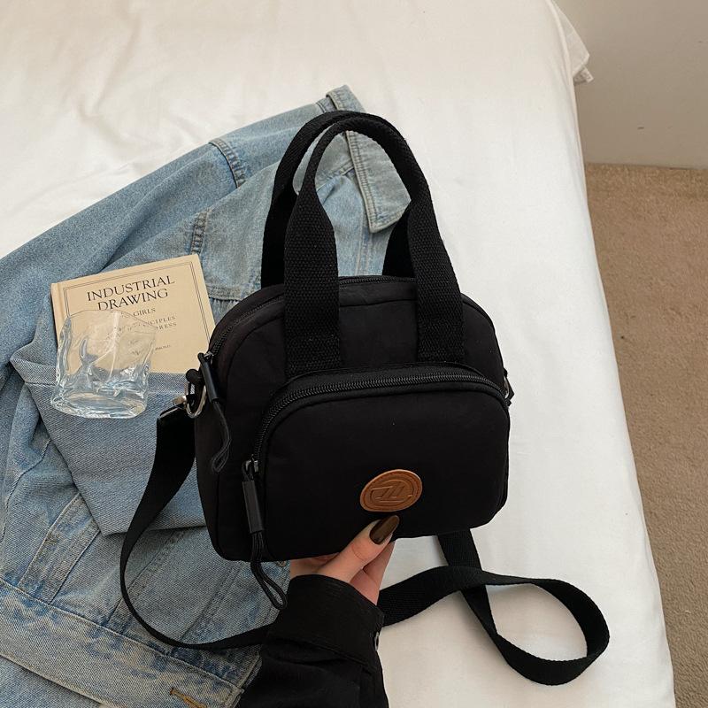 Fashion trend casual simple texture small square bag personality 2025 summer new foreign style women s shoulder messenger bag
Fashion trend casual simple texture small square bag personality 2025 summer new foreign style women s shoulder messenger bag