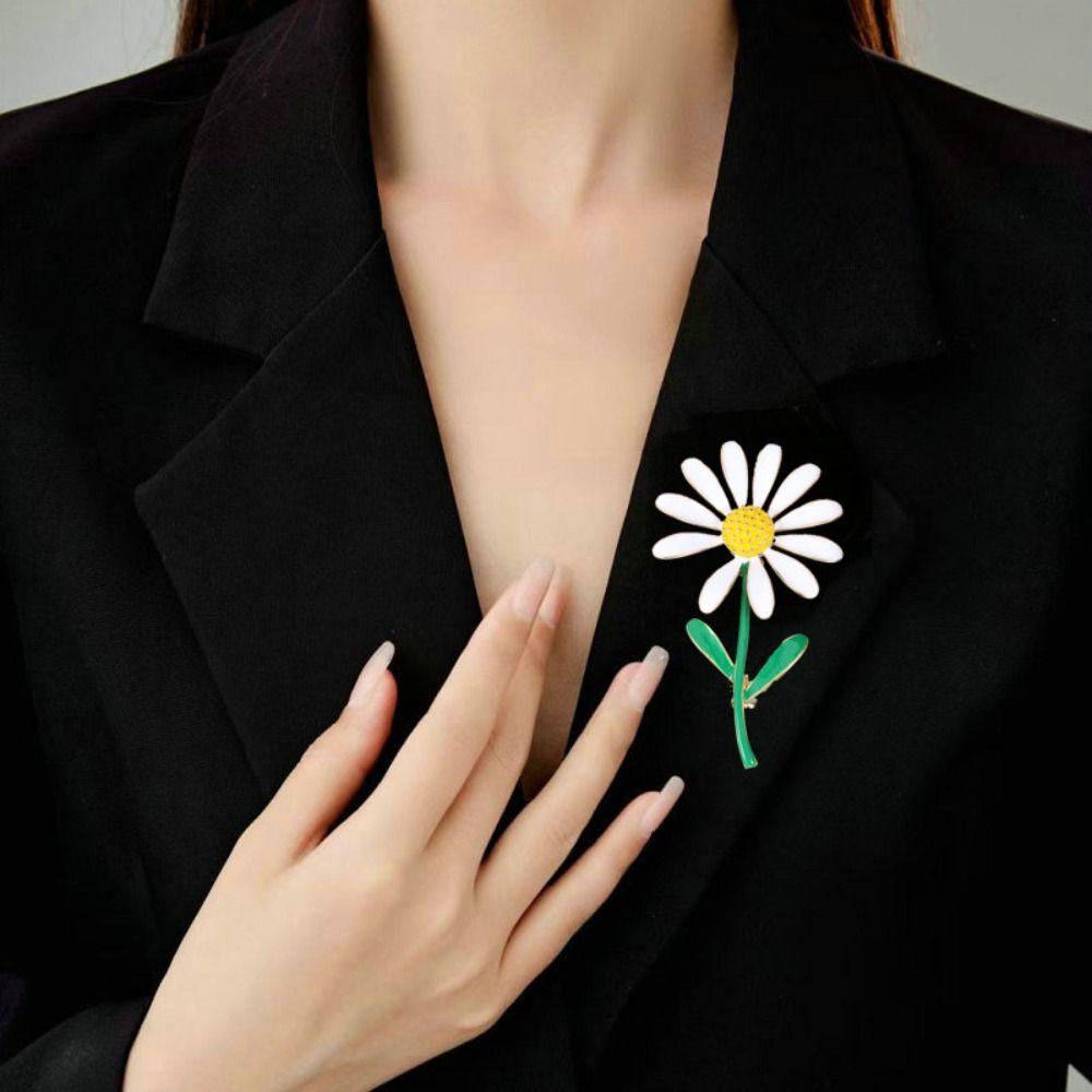 Korean Style Daisy Brooch Dripping Oil Suit Collar Pin Unique GD Same Style Brooch Women Daisy
Korean Style Daisy Brooch Dripping Oil Suit Collar Pin Unique GD Same Style Brooch Women Daisy