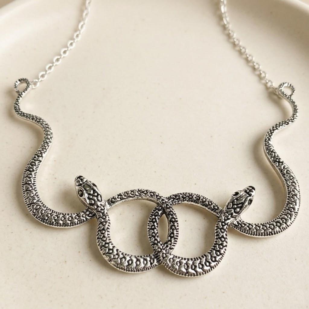 Double Snake Pendant Necklace Serpent Jewelry Medusa Design Women Fashion Accessories Birthday Gift Statement Jewelry срібний
Double Snake Pendant Necklace Serpent Jewelry Medusa Design Women Fashion Accessories Birthday Gift Statement Jewelry срібний