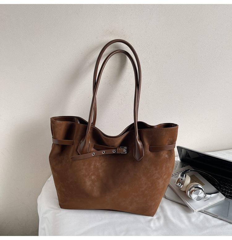 2025 new lazy style high-end niche design shoulder bag casual armpit bag tote bag коричневий
2025 new lazy style high-end niche design shoulder bag casual armpit bag tote bag коричневий