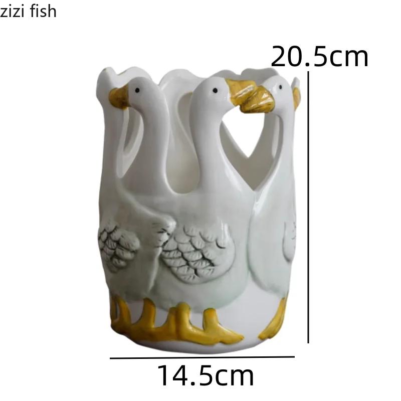 Hand Drawn Duck Shaped Ceramic Vase Animal Flowerpot Home Flower Arrangement Flower Vessels Dried Flower Vase Hydroponic Vases
Hand Drawn Duck Shaped Ceramic Vase Animal Flowerpot Home Flower Arrangement Flower Vessels Dried Flower Vase Hydroponic Vases
