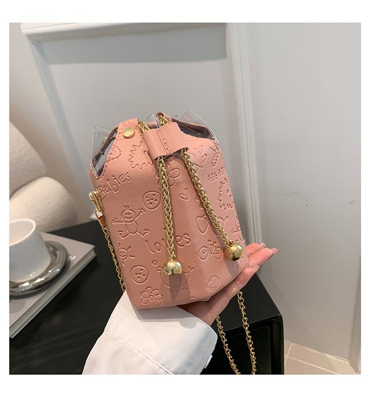 Personalized strap small bag women s 2024 autumn new trend Korean version fashion shoulder crossbody chain embossed bucket bag рожевий
Personalized strap small bag women s 2024 autumn new trend Korean version fashion shoulder crossbody chain embossed bucket bag рожевий