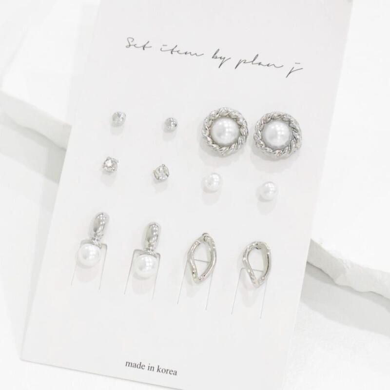 Women s Pearl Mini Ball Minimalist Earrings Set A28892_Gold
Women s Pearl Mini Ball Minimalist Earrings Set A28892_Gold