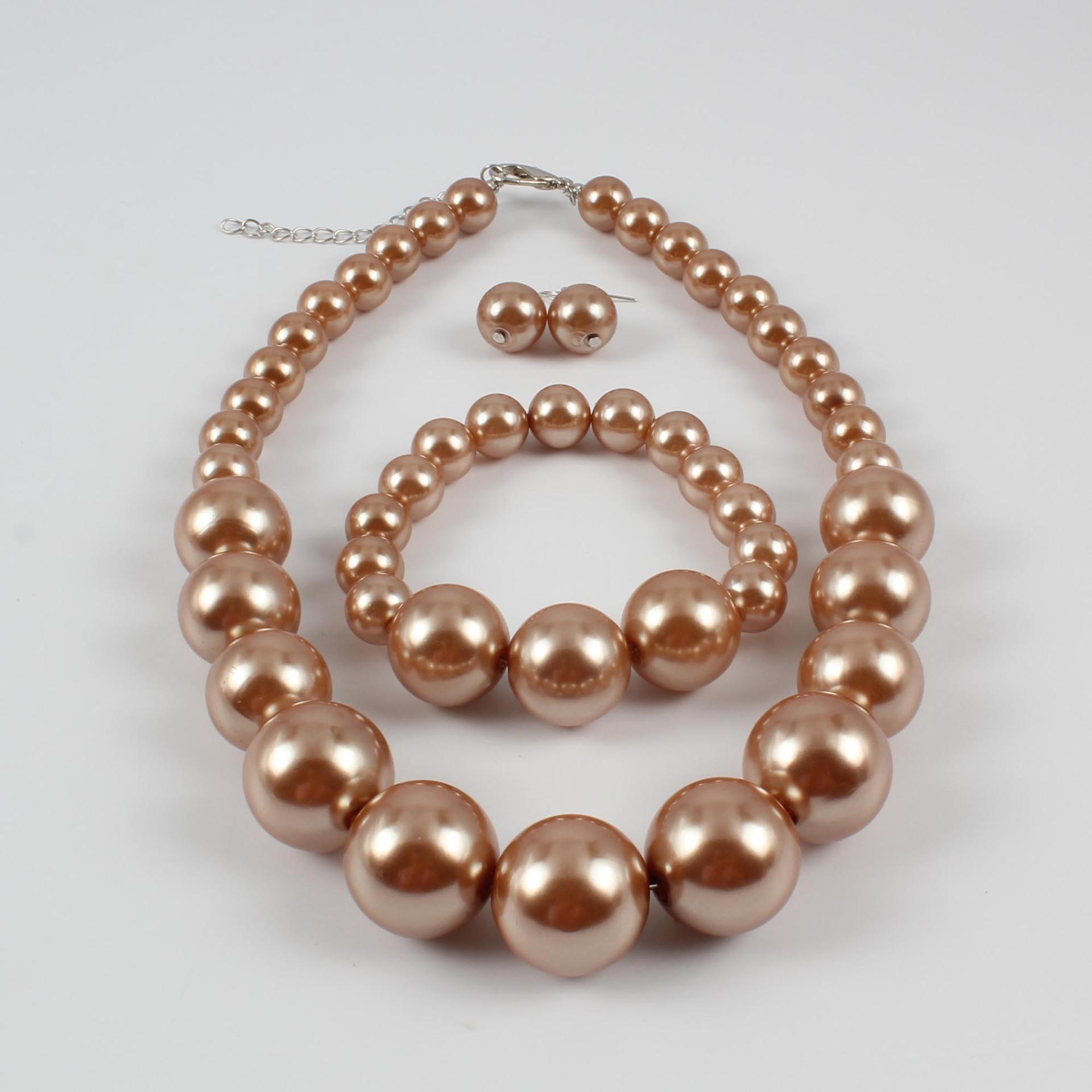 European and American fashion pearl necklace, simple and exaggerated imitation pearl necklace three-piece bridal set кавовий
European and American fashion pearl necklace, simple and exaggerated imitation pearl necklace three-piece bridal set кавовий