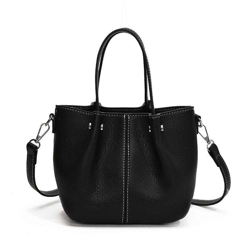 Soft-textured women s bags, new autumn and winter fashion casual shoulder bags, large-capacity commuter bags, tote bags, tide.
Soft-textured women s bags, new autumn and winter fashion casual shoulder bags, large-capacity commuter bags, tote bags, tide.