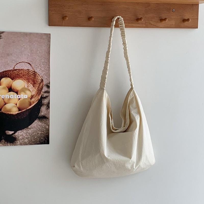 2025 New Pleated Artistic Canvas Bag Ins Fashionable Tote All-matching Large-capacity Underarm off білий колір
2025 New Pleated Artistic Canvas Bag Ins Fashionable Tote All-matching Large-capacity Underarm off білий колір