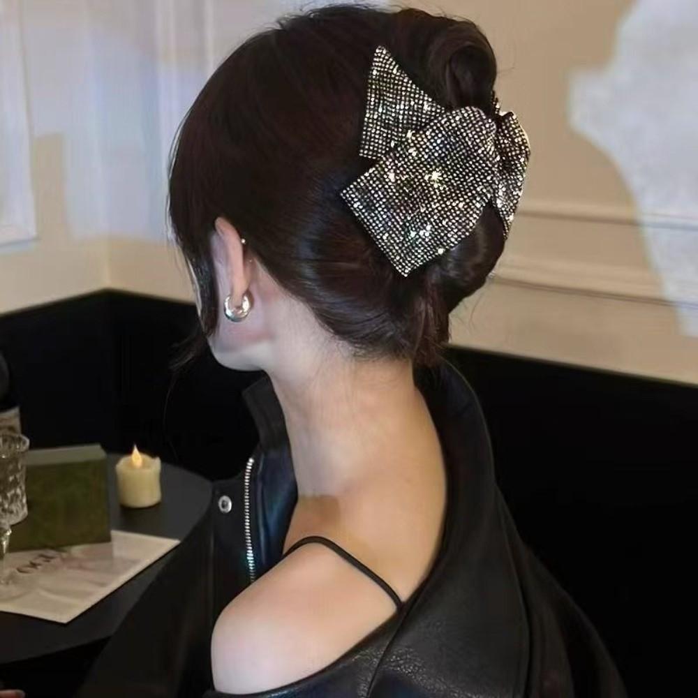 Diamond-studded Fabric Hair Clip Elegant Shark Clip New Triangle Hair Claws Hair Accessories белый
Diamond-studded Fabric Hair Clip Elegant Shark Clip New Triangle Hair Claws Hair Accessories белый