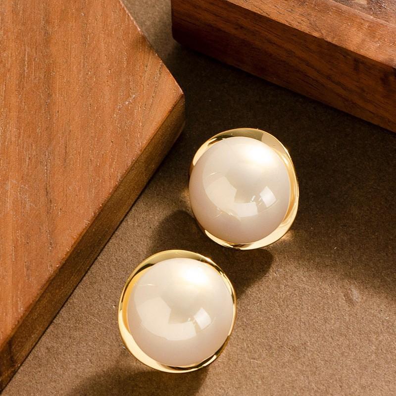 Stylish and exquisite design sense, bright and round Shijia pearl stud earrings, earrings, temperament, senior earrings, vacation style accessories
Stylish and exquisite design sense, bright and round Shijia pearl stud earrings, earrings, temperament, senior earrings, vacation style accessories