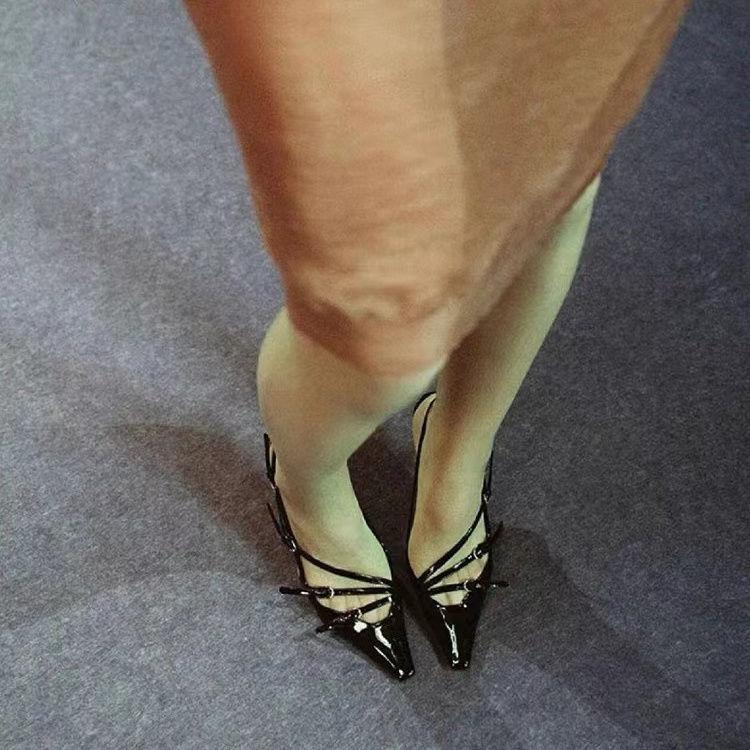 Одно слово с тонким каблуком, маленьким квадратным носком, босоножки на высоком каблуке, бордовый носок, модные, с европейским и американским темпераментом, туфли на высоком каблуке 39
Одно слово с тонким каблуком, маленьким квадратным носком, босоножки на высоком каблуке, бордовый носок, модные, с европейским и американским темпераментом, туфли на высоком каблуке 39