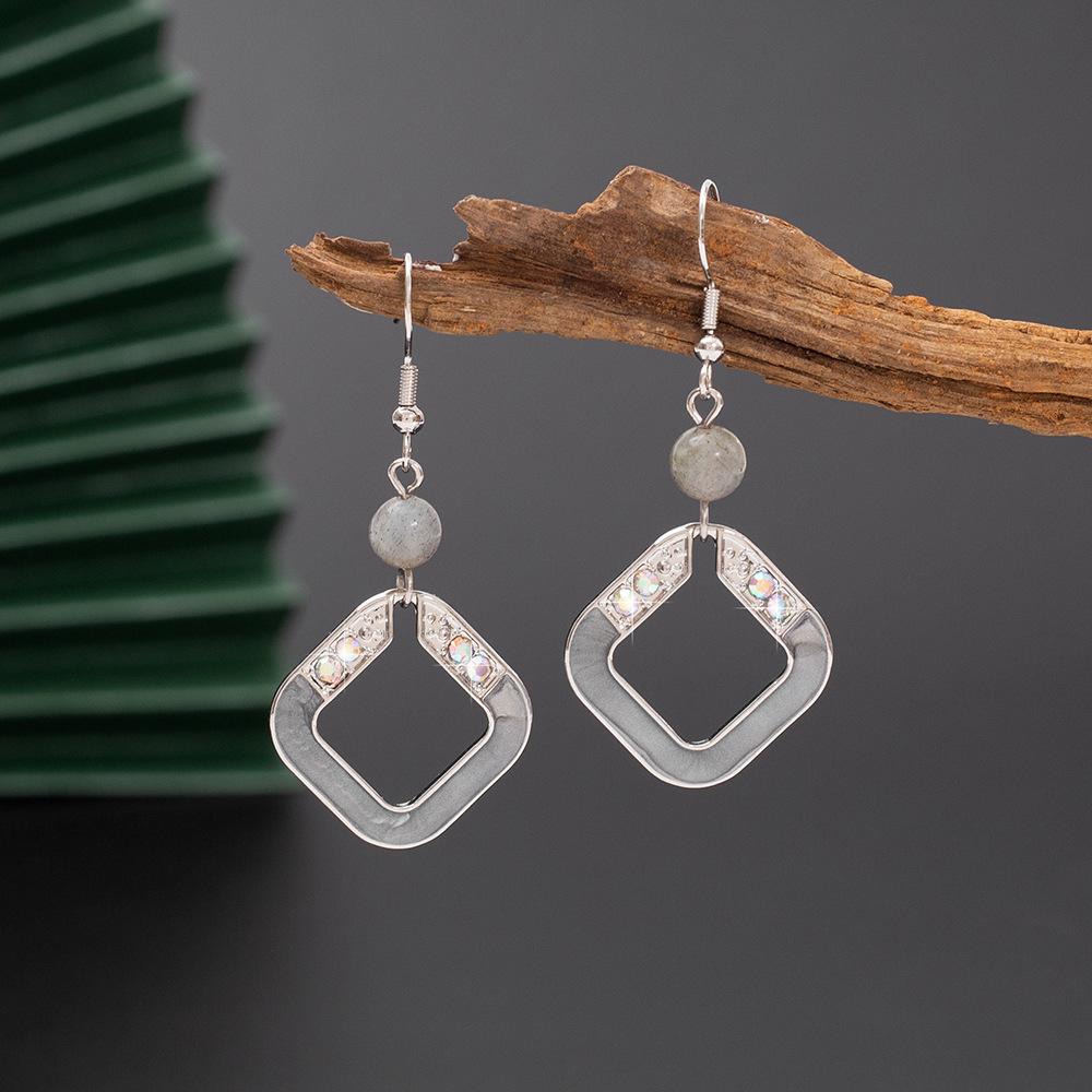 Модні висячі сережки для жіночих прикрас срібний
Модні висячі сережки для жіночих прикрас срібний