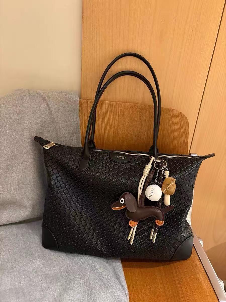 Denim bag bag women s 2025 new fashion large-capacity chain shoulder bag high-end class commuter tote bag
Denim bag bag women s 2025 new fashion large-capacity chain shoulder bag high-end class commuter tote bag