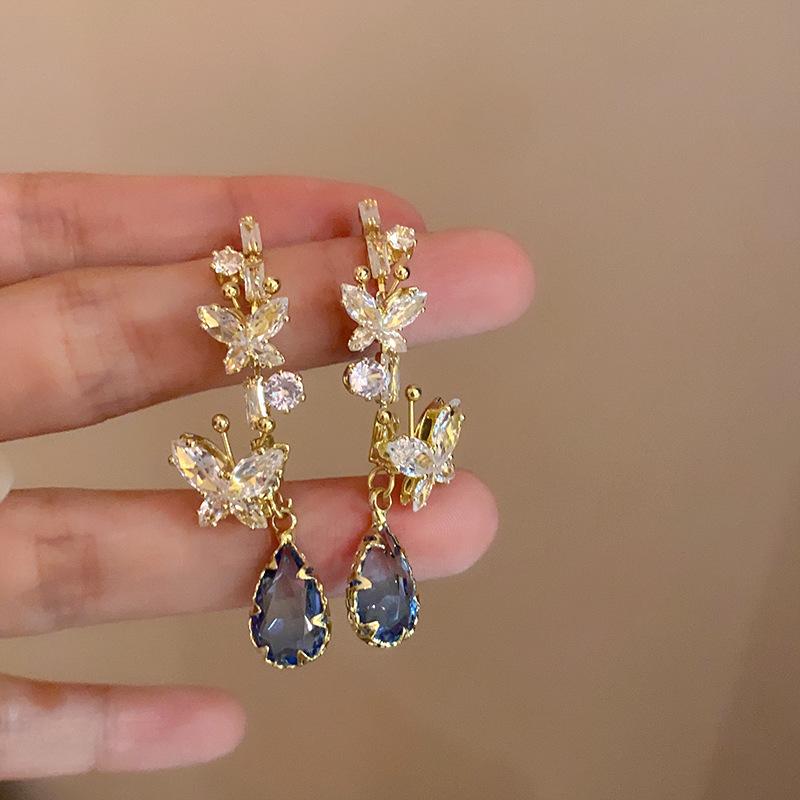 GemChic женские серьги-гвоздики с иглой и вставкой из циркона, серьги с имитацией драгоценного камня, цветка, милые модные серьги, ювелирные изделия на день рождения, Рождество, подарок
GemChic женские серьги-гвоздики с иглой и вставкой из циркона, серьги с имитацией драгоценного камня, цветка, милые модные серьги, ювелирные изделия на день рождения, Рождество, подарок