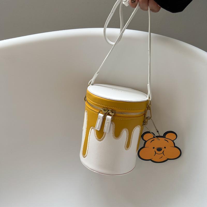 Trendy Small Crossbody Bag For Women With Embroidered Elements 2024 New Arrival білий
Trendy Small Crossbody Bag For Women With Embroidered Elements 2024 New Arrival білий