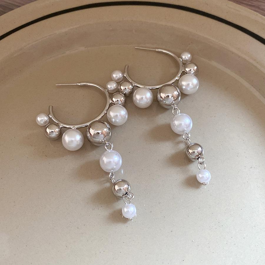 Silver Needle Pearl C-Shaped Tassel Earrings New Retro Fashion Temperament Earrings Light Luxury Premium Versatile Earrings Women
Silver Needle Pearl C-Shaped Tassel Earrings New Retro Fashion Temperament Earrings Light Luxury Premium Versatile Earrings Women