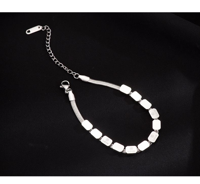 Браслет-цепочка «змейка» квадратного сечения «LOVE» с покрытием из 18-каратного золота - Модный, не тускнеющий, популярный стиль TikTok
Браслет-цепочка «змейка» квадратного сечения «LOVE» с покрытием из 18-каратного золота - Модный, не тускнеющий, популярный стиль TikTok