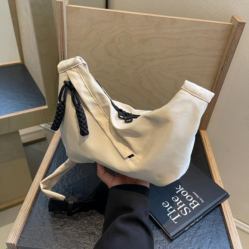 2024 весна новая сумка для пельменей корейская версия модная простая сумка через плечо повседневная однотонная легкая сумка подмышкой
2024 весна новая сумка для пельменей корейская версия модная простая сумка через плечо повседневная однотонная легкая сумка подмышкой