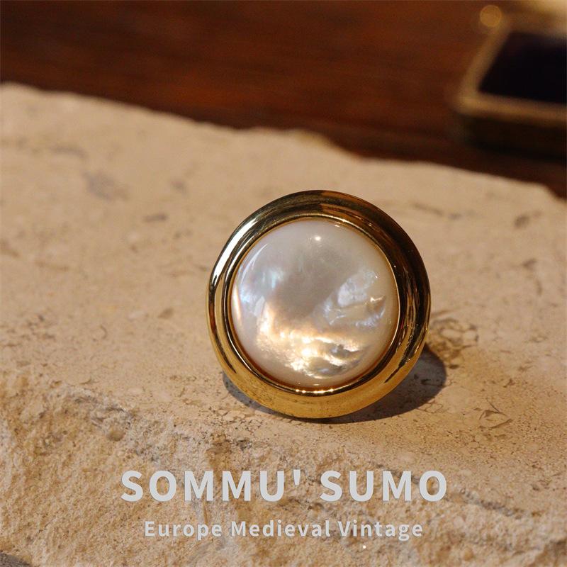 New white butterfly shell ring female white mother-of-pearl design 925 silver needle index finger ring middle finger ring niche tail ring
New white butterfly shell ring female white mother-of-pearl design 925 silver needle index finger ring middle finger ring niche tail ring