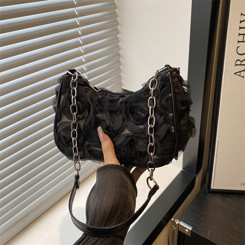Summer romantic flower shoulder bag summer new versatile small fresh armpit bag popular women чорний
Summer romantic flower shoulder bag summer new versatile small fresh armpit bag popular women чорний