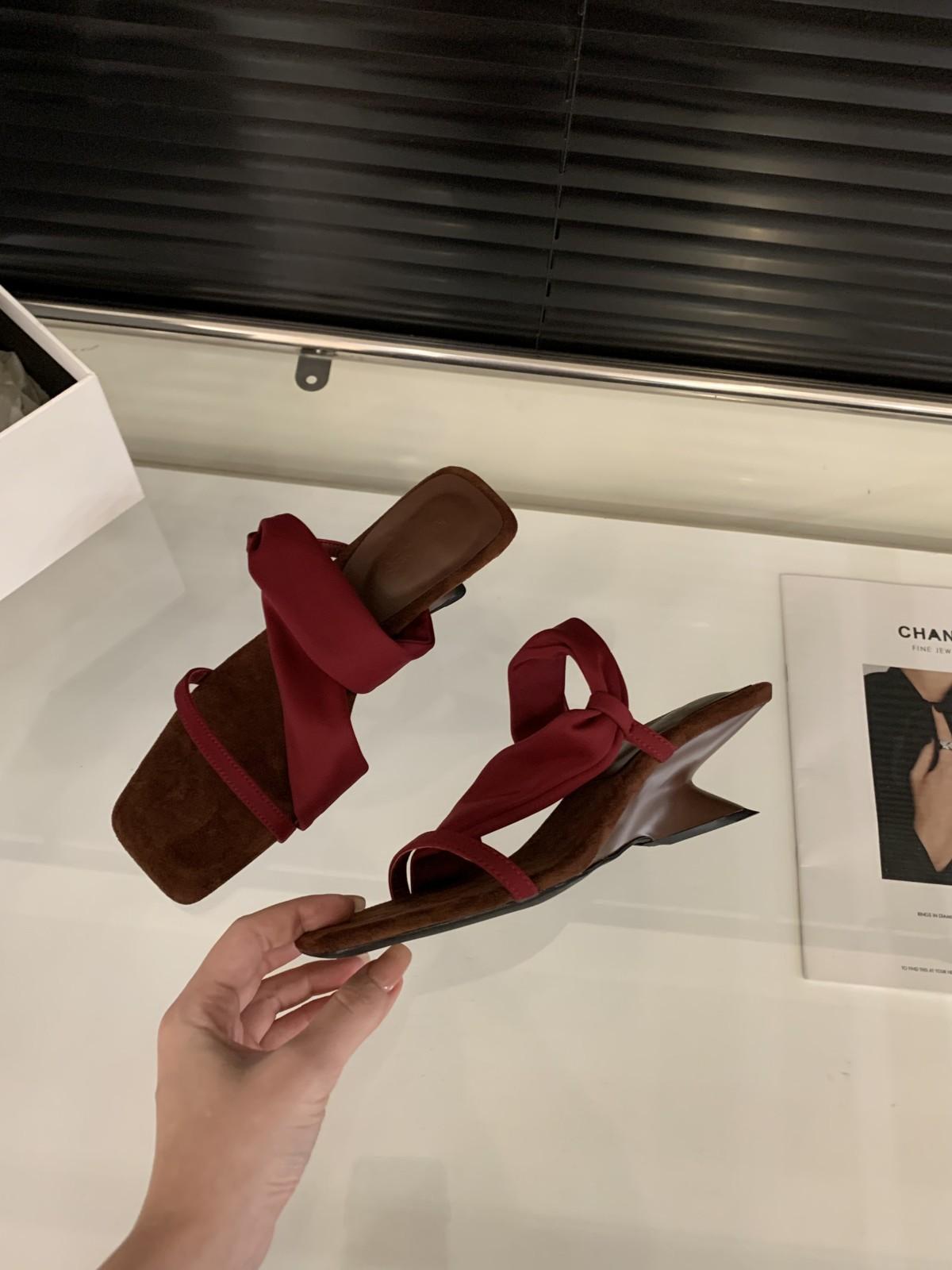 Wedge heel red French cool slippers fairy shoes wear 2025 new summer temperament with skirt sandals 34
Wedge heel red French cool slippers fairy shoes wear 2025 new summer temperament with skirt sandals 34