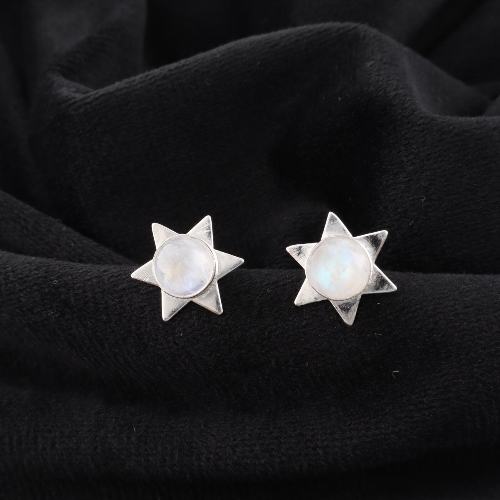 Rainbow Moonstone Gemstone 925 Sterling Silver Jewelry Women Stud Earrings 0.44 EE-175-24
Rainbow Moonstone Gemstone 925 Sterling Silver Jewelry Women Stud Earrings 0.44 EE-175-24