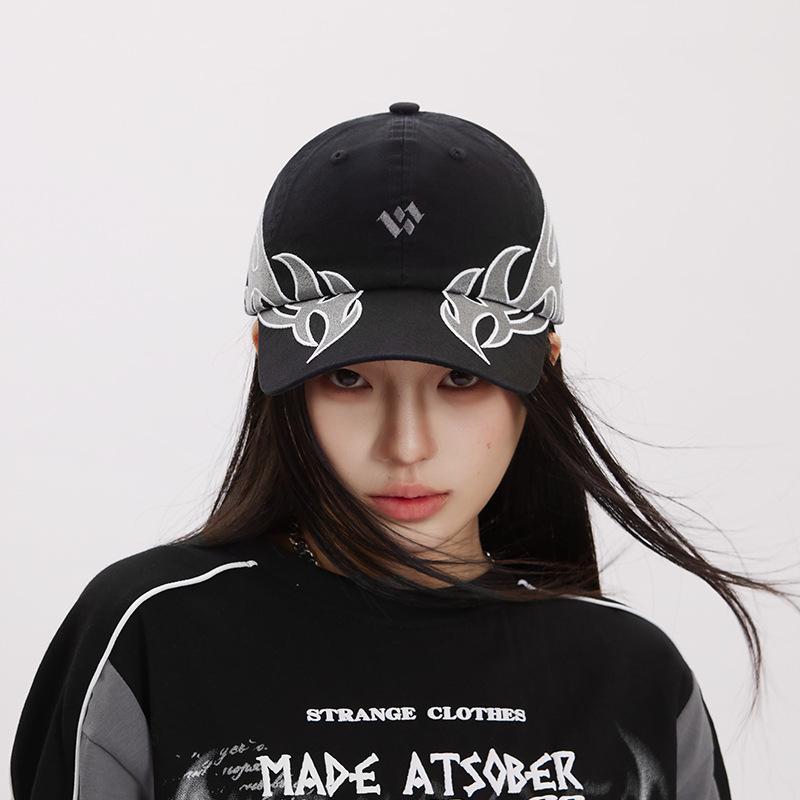 Premium Cotton Baseball Cap with Custom Logo Embroidery - Trendy and Sun Protective Duckbill Design Adjustable
Premium Cotton Baseball Cap with Custom Logo Embroidery - Trendy and Sun Protective Duckbill Design Adjustable