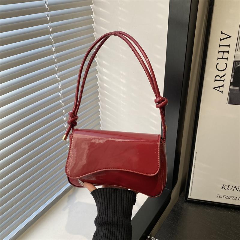 Vintage Solid Color Crossbody Bag Adjustable Rope Strap Lightweight Magnetic Snap PU Underarm bag for Daily Commute
Vintage Solid Color Crossbody Bag Adjustable Rope Strap Lightweight Magnetic Snap PU Underarm bag for Daily Commute