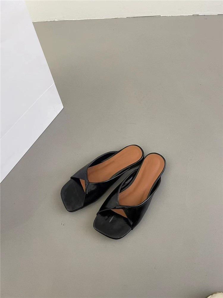 Flat bottom fashion sandals women s shoes summer 2025 new retro design niche twist knot half drag 40 чёрный
Flat bottom fashion sandals women s shoes summer 2025 new retro design niche twist knot half drag 40 чёрный