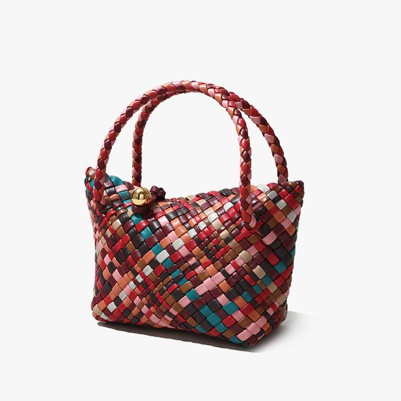 Мягкая кожаная плетеная радужная сумка Niche, сумка для матери и ребенка, большая вместимость, высококачественная женская сумка Sense Commuting из кожи, ручная сумка
Мягкая кожаная плетеная радужная сумка Niche, сумка для матери и ребенка, большая вместимость, высококачественная женская сумка Sense Commuting из кожи, ручная сумка