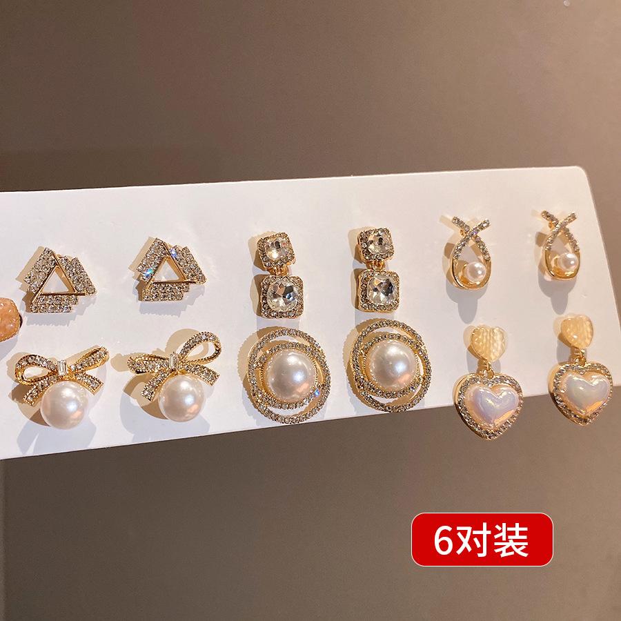 Silver Needle Diamond Drip Oil Pearl Earrings Set French Retro Court Style Earrings Light Luxury Premium Earrings
Silver Needle Diamond Drip Oil Pearl Earrings Set French Retro Court Style Earrings Light Luxury Premium Earrings