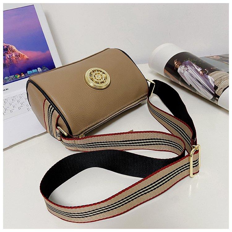 Женские сумки из натуральной кожи, дизайнерские вращающиеся металлические замки, женские сумки на ремне, модная новая роскошная брендовая женская сумка-мессенджер коричневый
Женские сумки из натуральной кожи, дизайнерские вращающиеся металлические замки, женские сумки на ремне, модная новая роскошная брендовая женская сумка-мессенджер коричневый