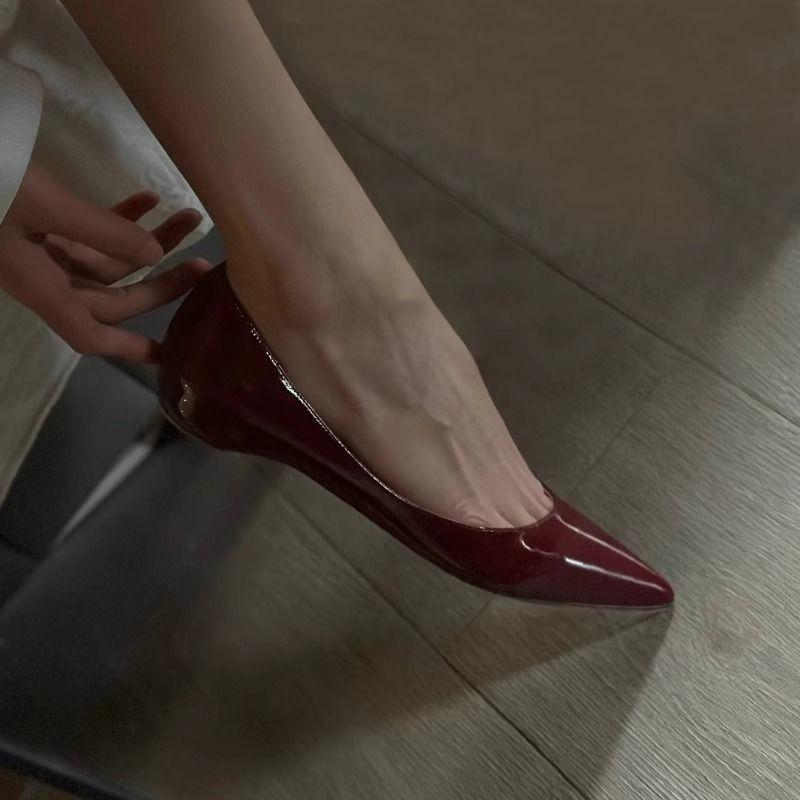 New spring and summer pointed women s nude shoes temperament sexy 2025 flat shoes gentle versatile single shoes daily red sole 40
New spring and summer pointed women s nude shoes temperament sexy 2025 flat shoes gentle versatile single shoes daily red sole 40