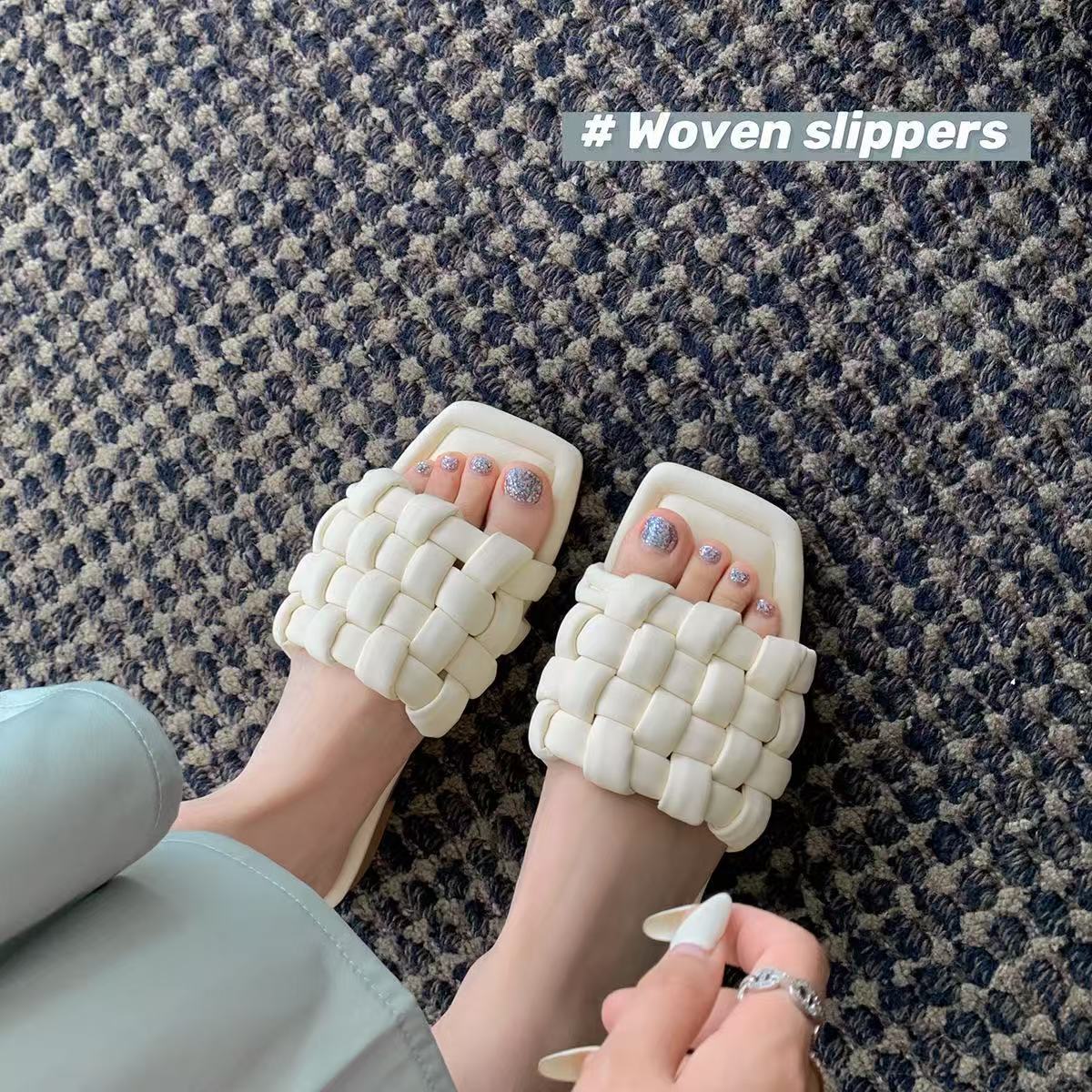 Slippers women s summer outer wear new fashionable flat bottom one-word drag square head weaving non-slip and cool 34 жовтий
Slippers women s summer outer wear new fashionable flat bottom one-word drag square head weaving non-slip and cool 34 жовтий