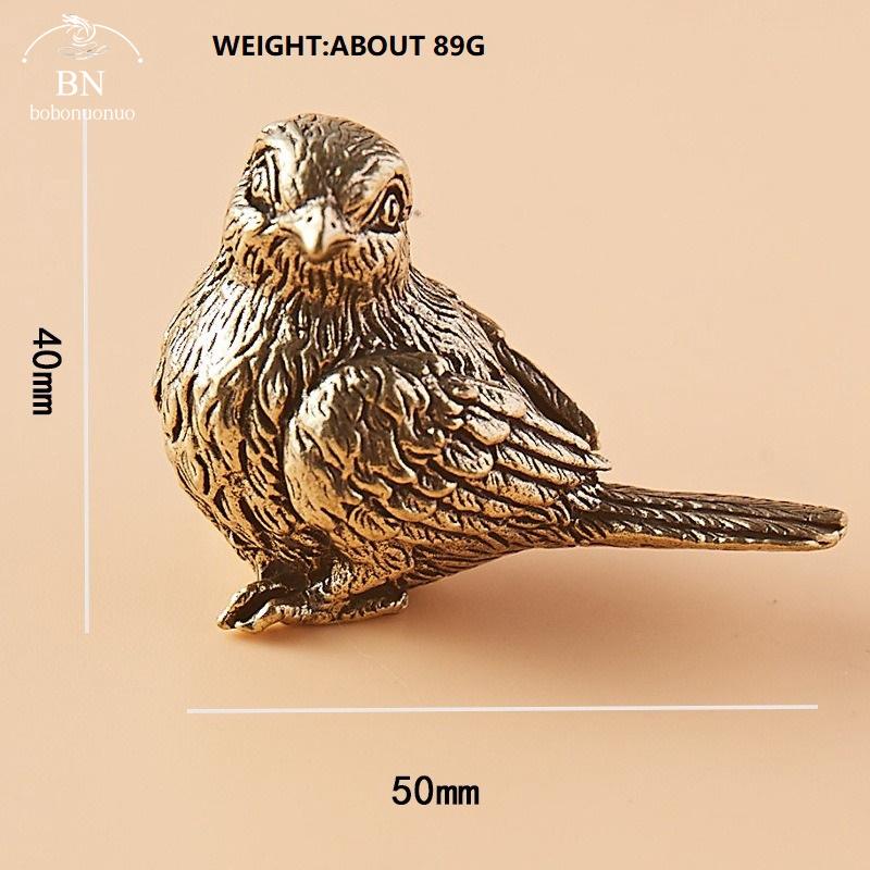 Маленькая статуэтка воробья из металла и латуни, украшение для стола для чая, домашнее украшение, аксессуары, ретро-фигурки животных, миниатюры, ремесло
Маленькая статуэтка воробья из металла и латуни, украшение для стола для чая, домашнее украшение, аксессуары, ретро-фигурки животных, миниатюры, ремесло