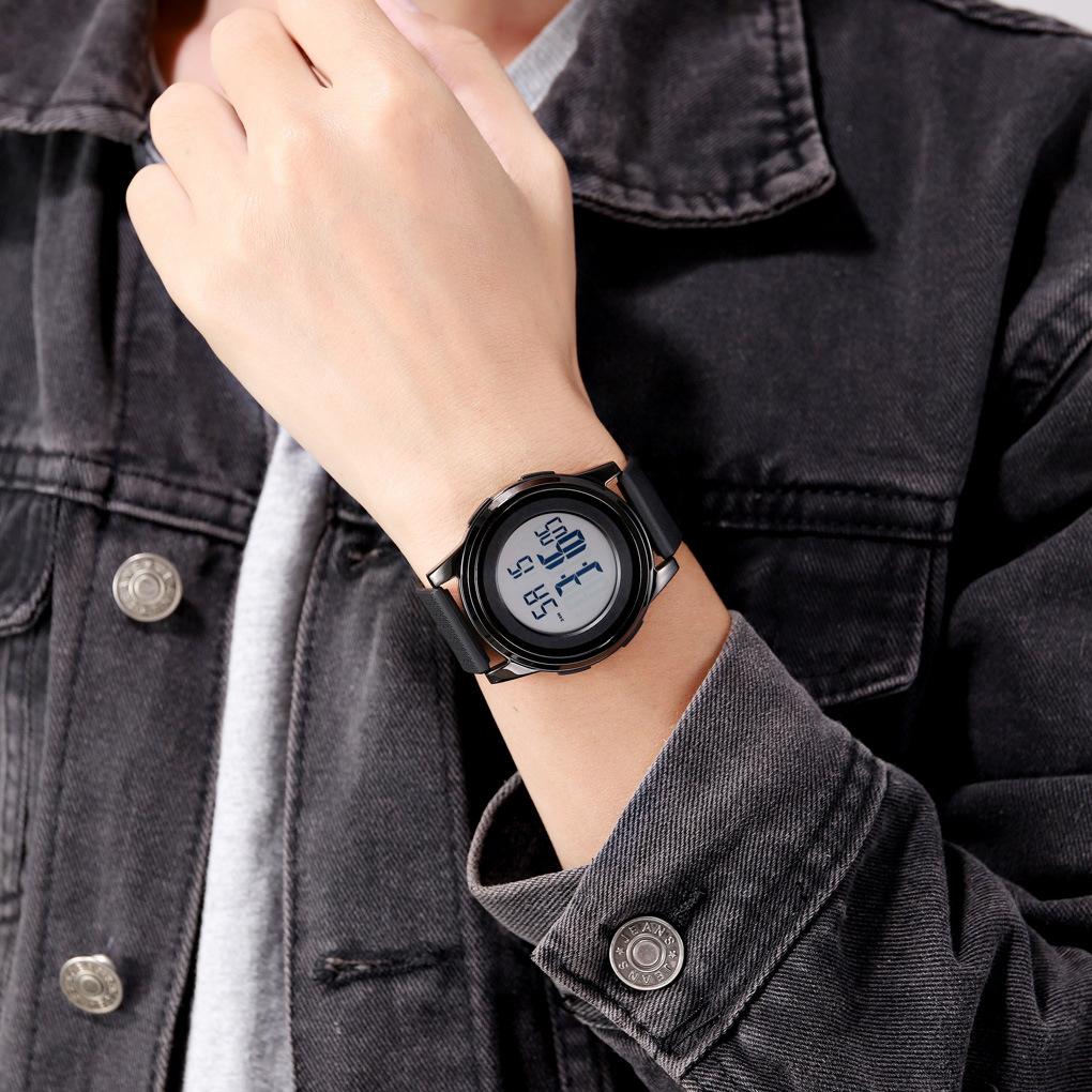 Men s watch multi-functional waterproof student electronic watch luminous led watch round electronic watch серебряный 
Men s watch multi-functional waterproof student electronic watch luminous led watch round electronic watch серебряный