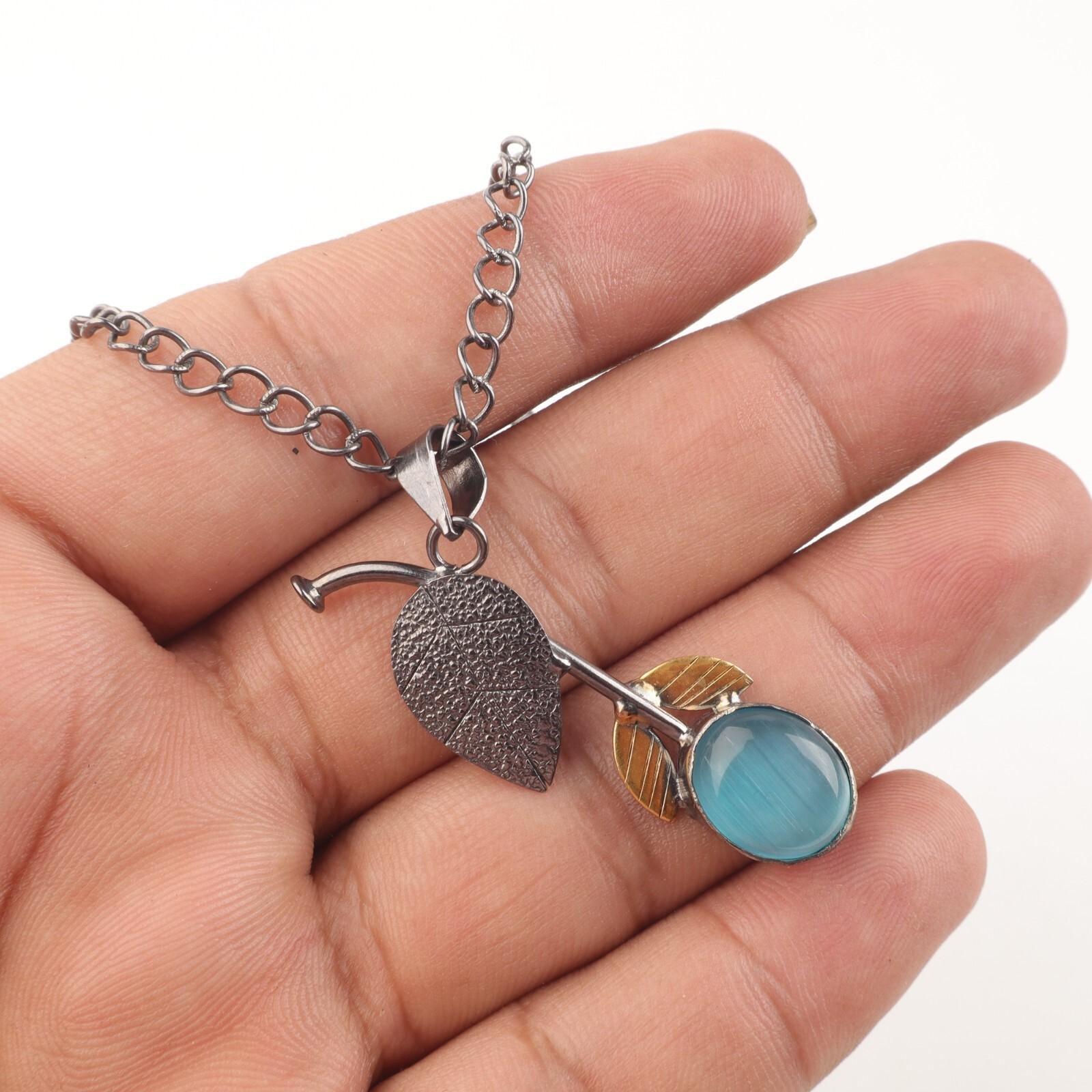 Smooth Blue Cat s Eye Gemstone 925 Sterling Silver Handcrafted Jewelry Pendant PP-55-26
Smooth Blue Cat s Eye Gemstone 925 Sterling Silver Handcrafted Jewelry Pendant PP-55-26