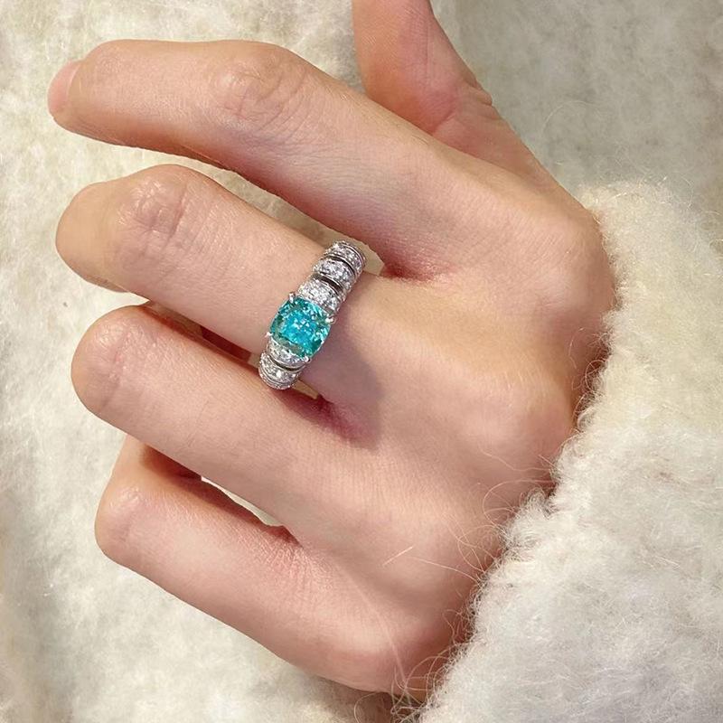 Luoxi Temple Jewelry 2024 S925 Silver Inlaid 6*6mm Paraiba European-American Light Luxury Ring Size 5
Luoxi Temple Jewelry 2024 S925 Silver Inlaid 6*6mm Paraiba European-American Light Luxury Ring Size 5