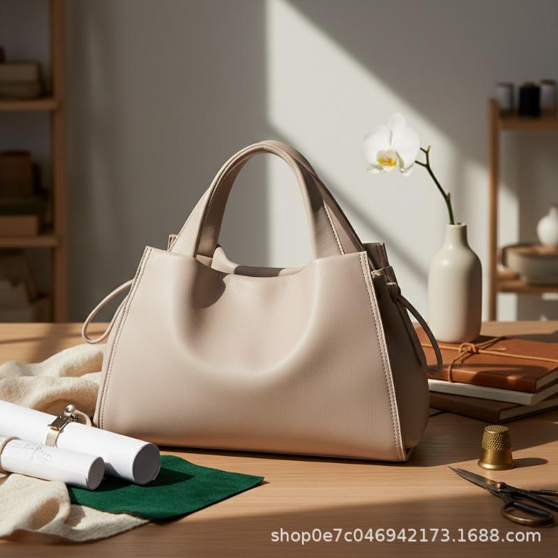 Sheepskin pattern single shoulder portable tote bag women s commuter new large capacity
Sheepskin pattern single shoulder portable tote bag women s commuter new large capacity