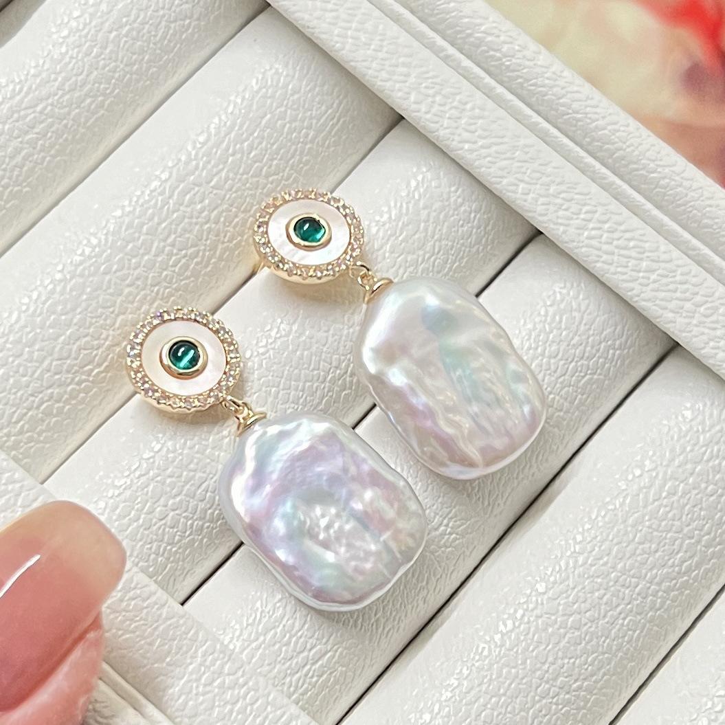 Emerald Shell Inlaid Stud Earrings: Natural Freshwater, Iridescent Square Baroque Pearl, Fashionable and Versatile білий
Emerald Shell Inlaid Stud Earrings: Natural Freshwater, Iridescent Square Baroque Pearl, Fashionable and Versatile білий