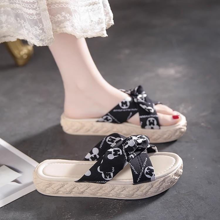 Flat-bottomed soft-soled slippers for women s summer outer wear New Year s models for pregnant women Non-slip versatile bow beach sandals 40 білий
Flat-bottomed soft-soled slippers for women s summer outer wear New Year s models for pregnant women Non-slip versatile bow beach sandals 40 білий